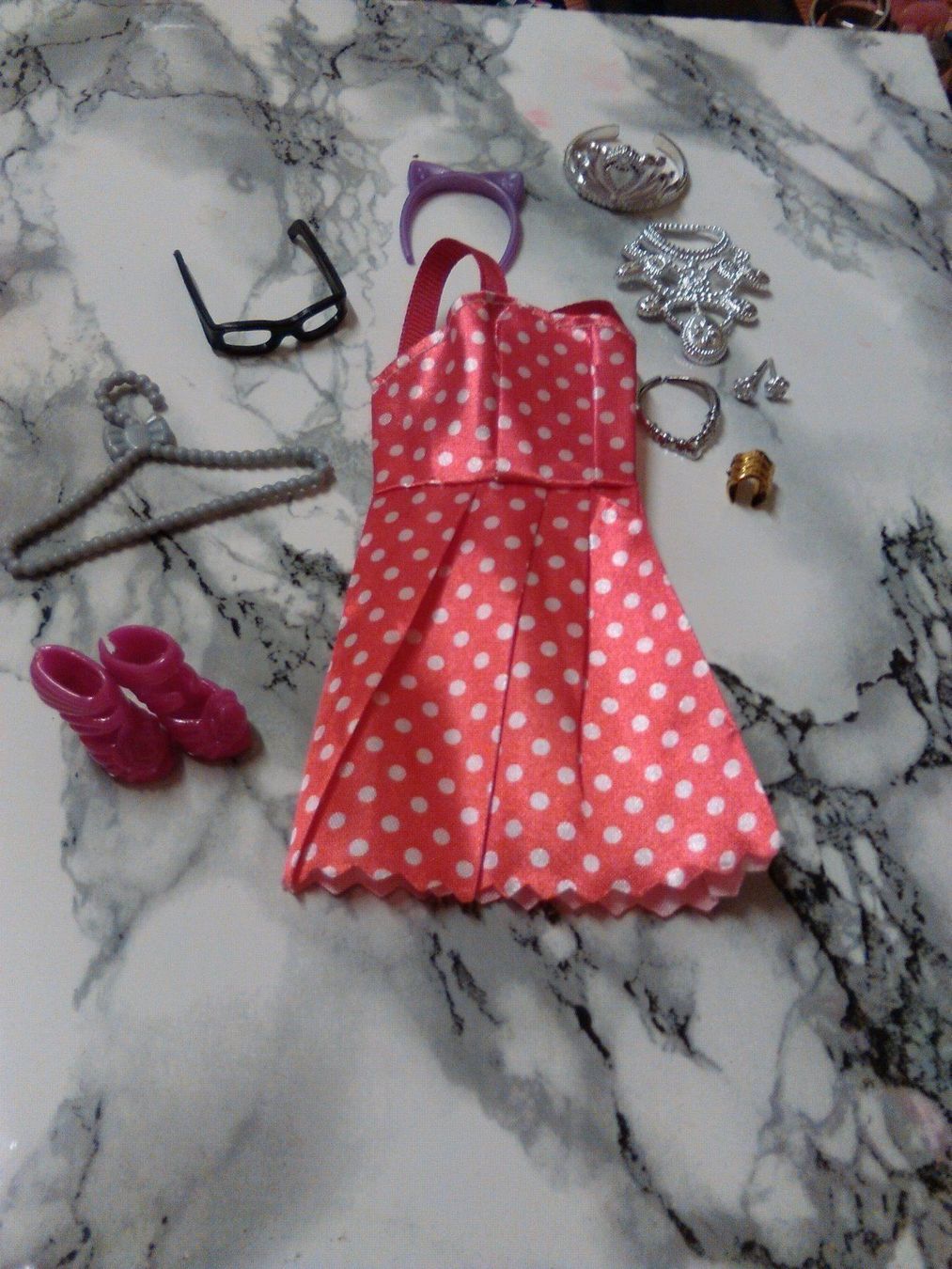 Giocattoli: BARBIE KLEID;;MIT ACCESSORIES – Nuovo (secondo la descrizione) da Basel venduto da bijoutrie_4 1