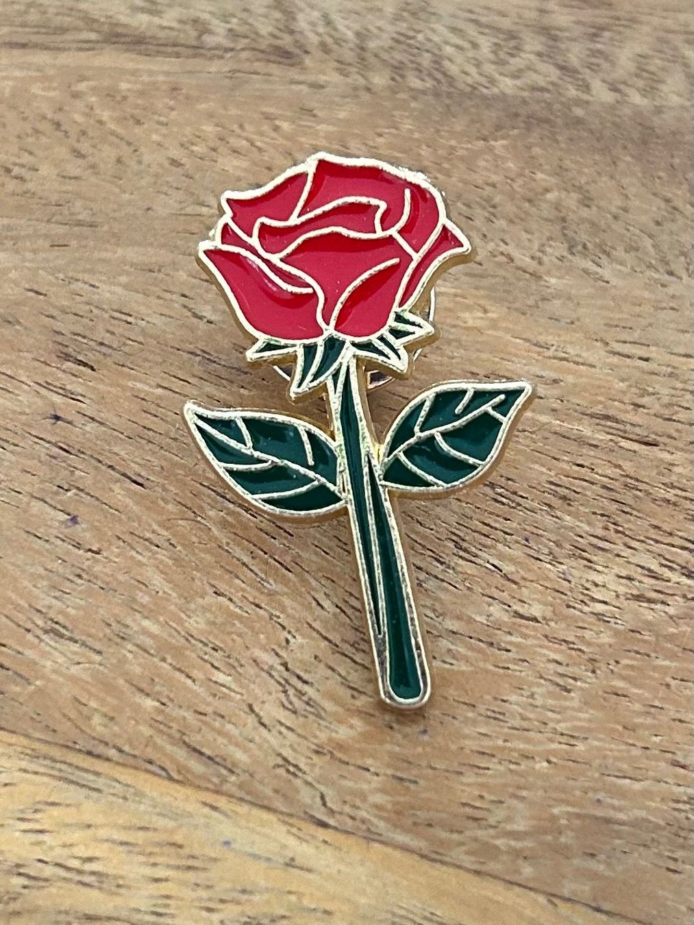 Broches & Aiguilles: Pin Rose – Neuf avec emballage d'origine à Geneve par vane267