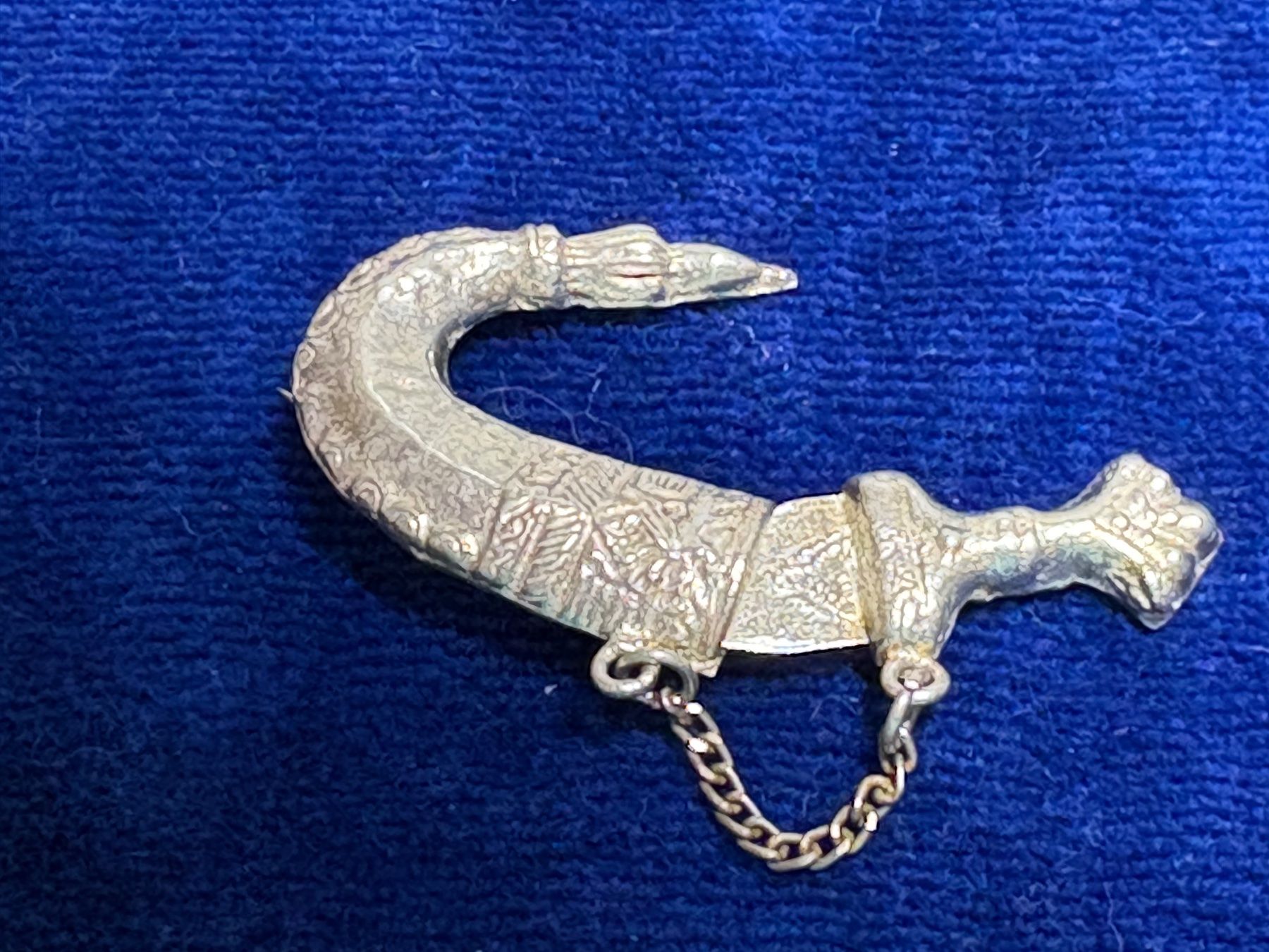 Broschen & Nadeln: Brosche Krummdolch Design silberfarben gebraucht – Gebraucht aus St. Peterzell von verena40 2