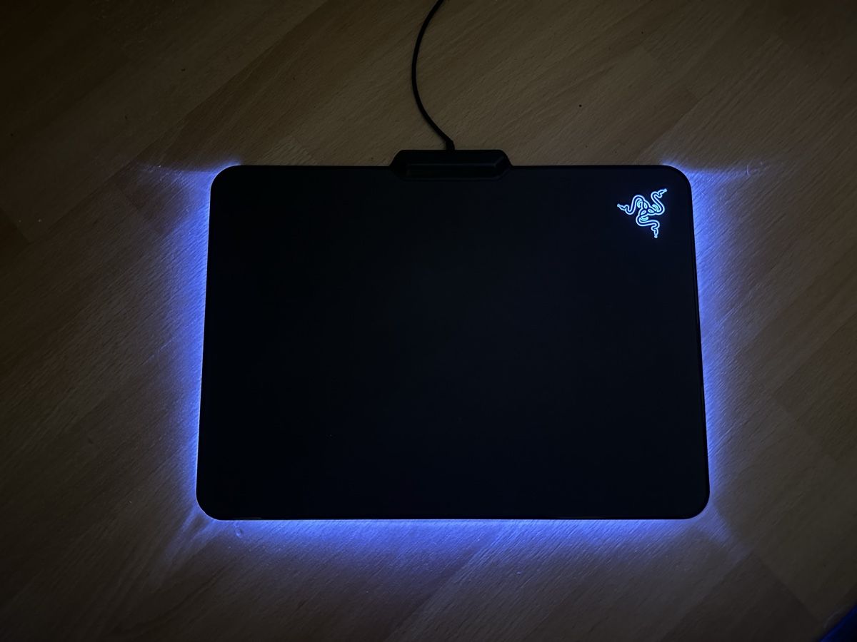 Razer Mausmatten: Razer Firefly Hard Edition RGB gaming mouse pad – Gebraucht aus Galgenen von Cale14