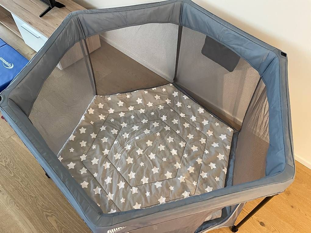 Box & Barriere di sicurezza: fillikid Laufgitter 6-eckig grau – Usato da Morbio Inferiore venduto da JessJessJess 1