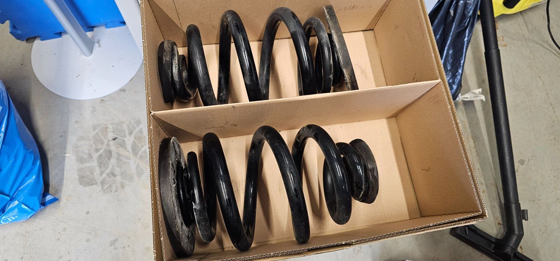 VW Tutti pezzi di ricambio auto: Original Federsatz VW T6.1 – Usato da Hauptwil venduto da newscam