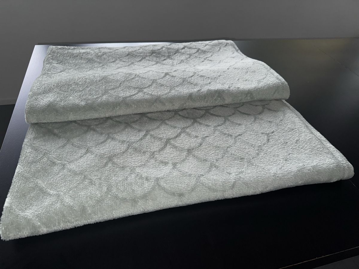 Coperte: Kuschelige Decken mit Fischschuppenmuster, mintgrün – Nuovo (secondo la descrizione) da Zürich venduto da Jen10 8