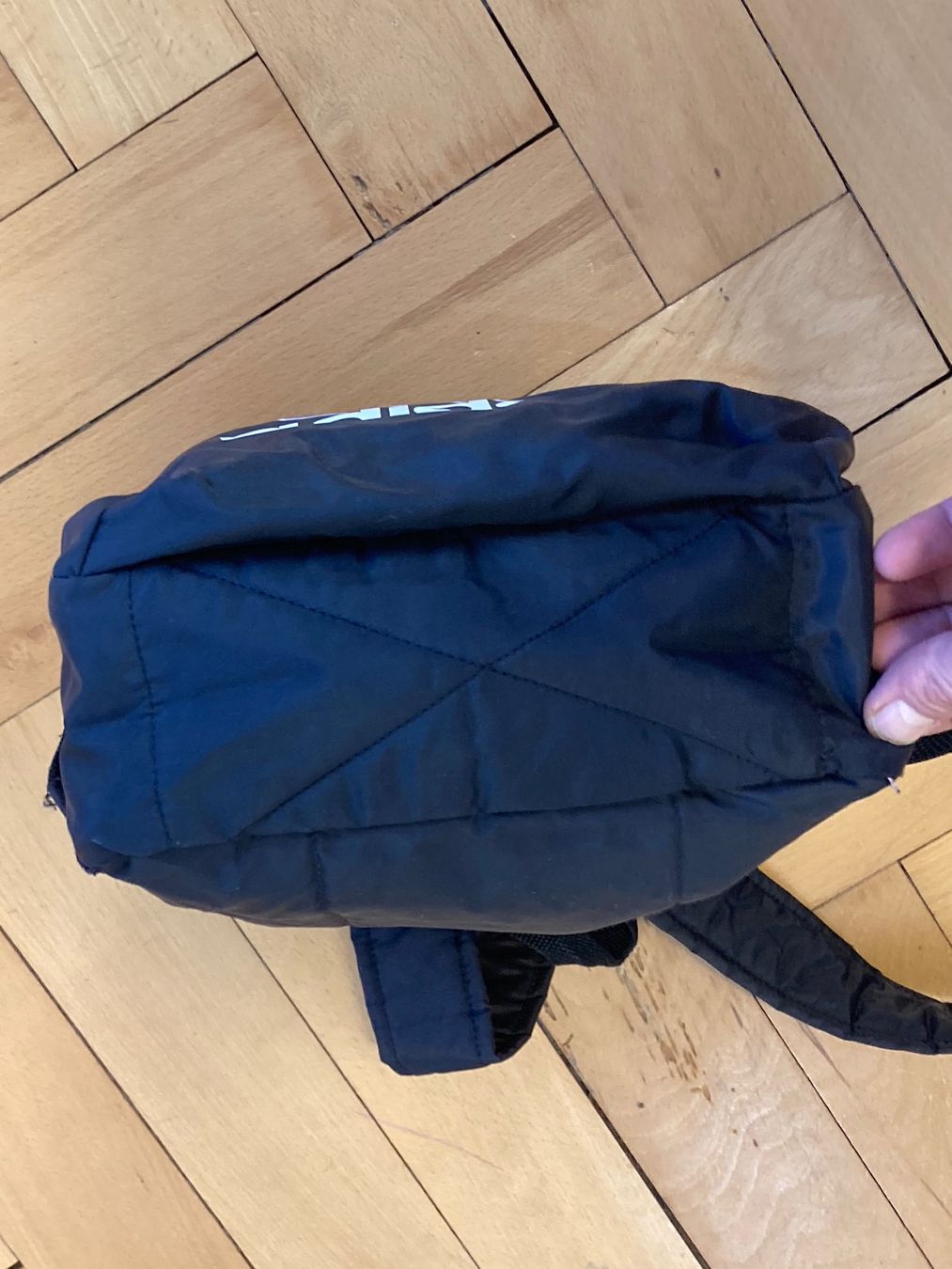 Adidas Zaini: Vintage Y2K Adidas Small Backpack – Usato da Zürich venduto da le_souk 2