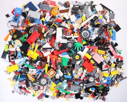 1.5 kg. Legoteile mit Minifiguren
