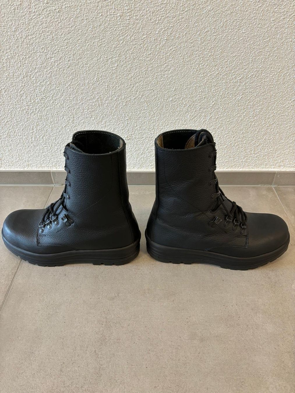 Herrenschuhe: Kampfstiefel, Vollleder, schwarz - Gr. 43.5 – Gebraucht aus Schindellegi von cocooning1 2