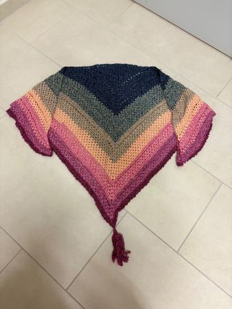 Gehäkelter Schal farbverlauf pink/blau/beige NEU
