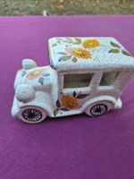 Keramik Auto mit Blumenmuster, weiss, gebraucht