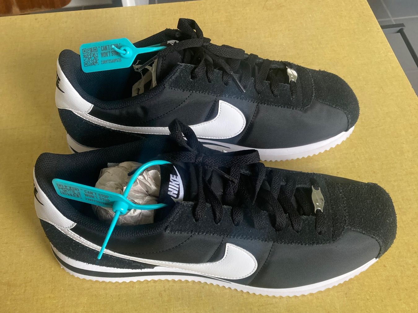 Nike Scarpe da uomo: Nike Cortez Basic Premium, Schwarz/Weiss, Neu, Grösse 45 – Nuovo e nell'imballaggio originale da Zürich venduto da Brauer 3