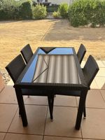 Gartentisch und Stühle