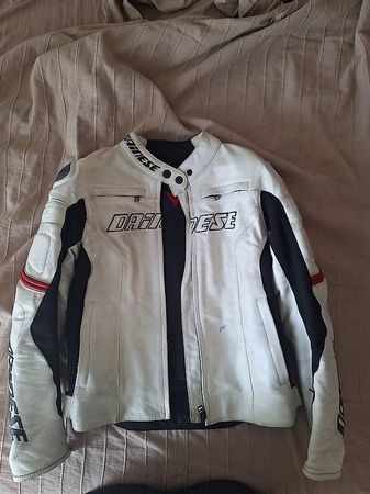 Vendo giacca in pelle moto donna Dainese