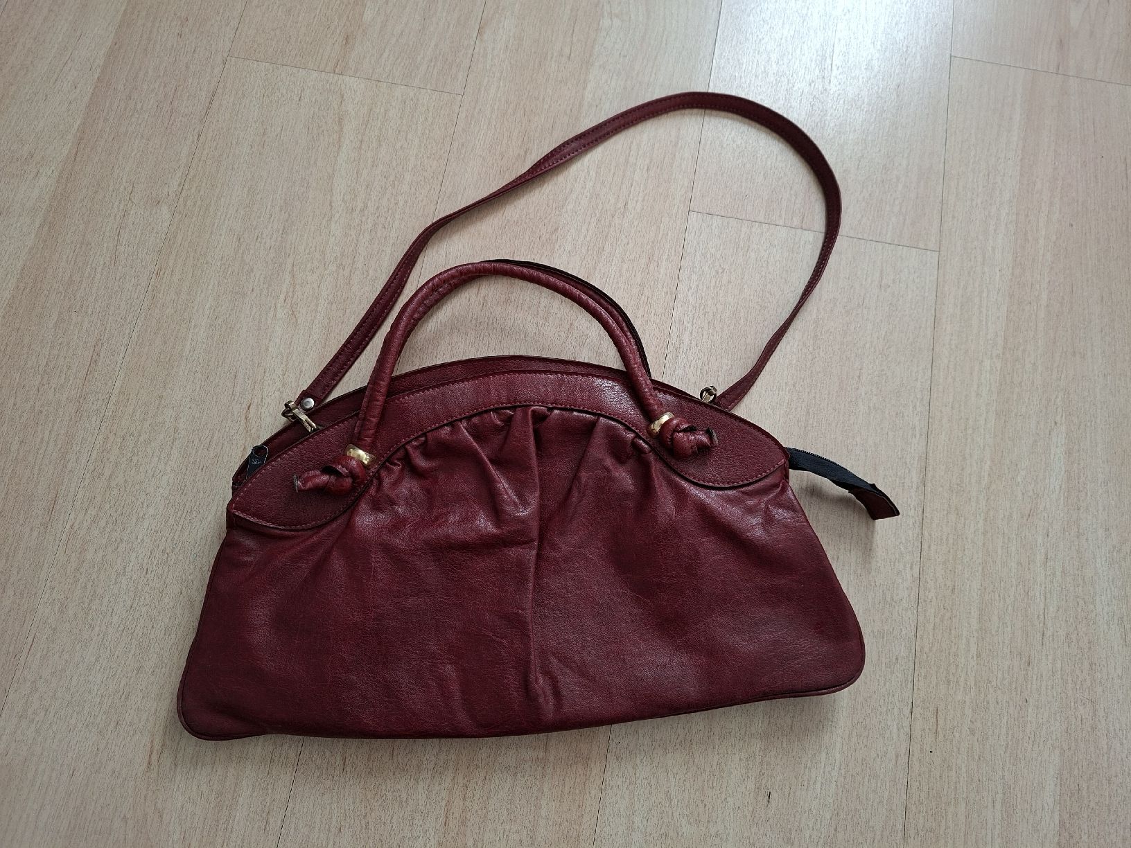 Taschen für Damen: ältere Handtasche – Gebraucht aus Emmenbrücke von Minejapa