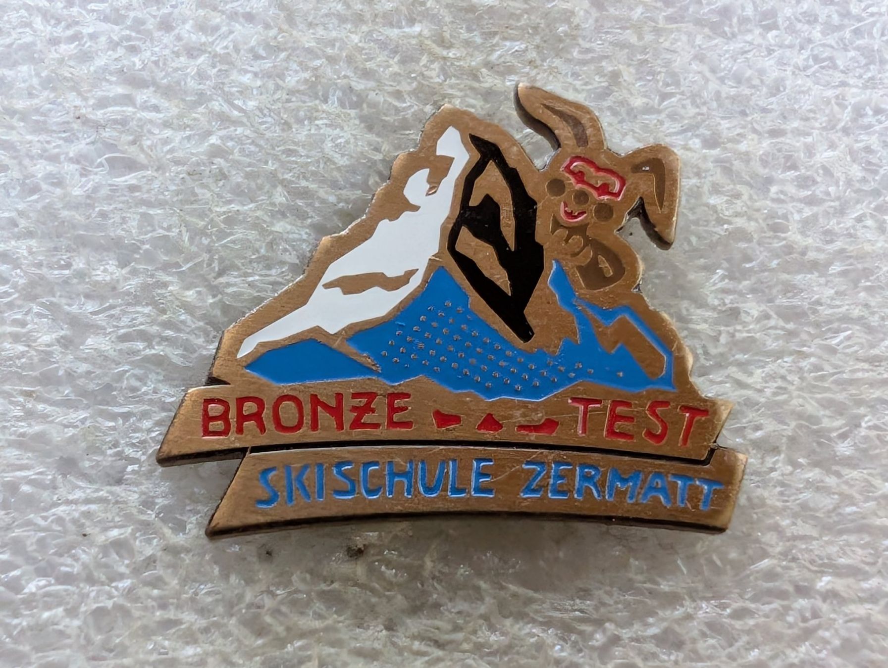 Plaketten & Abzeichen: Ansteckpin 192: Skischule Zermatt – Gebraucht aus Oppligen von Pin-Fall-Shop