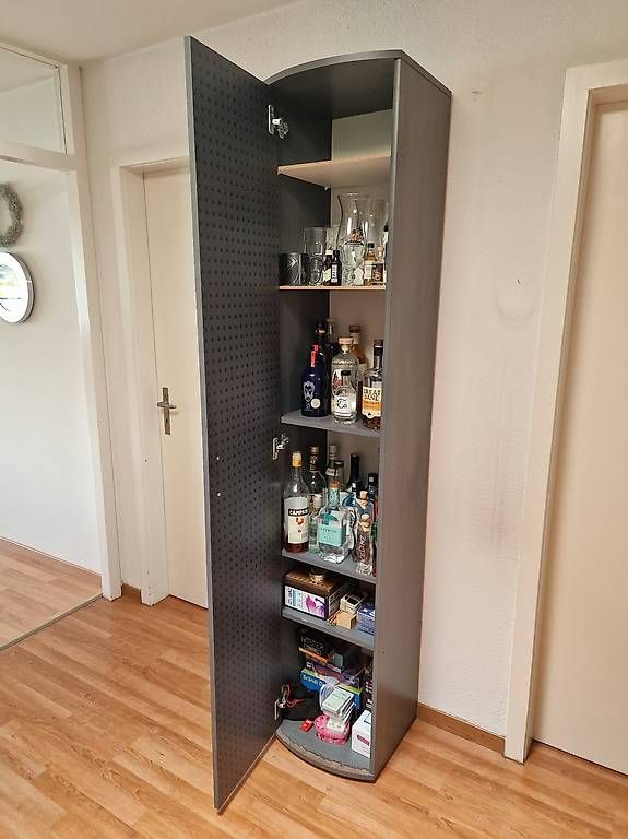 Armadi: Eintüriger Schrank – Usato da Zug venduto da Jrene..2409