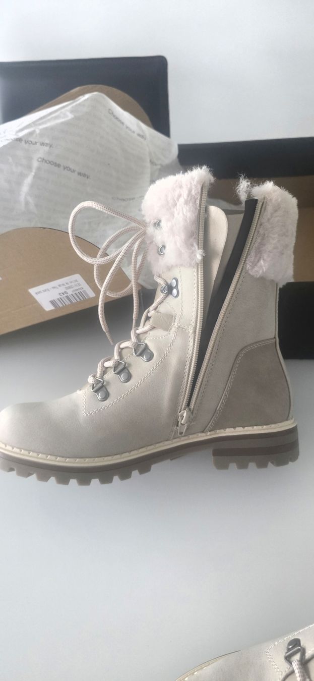 Chaussures femmes: Botte 39 – Neuf avec emballage d'origine à Estavayer-Le-Lac par zazadavidson 2