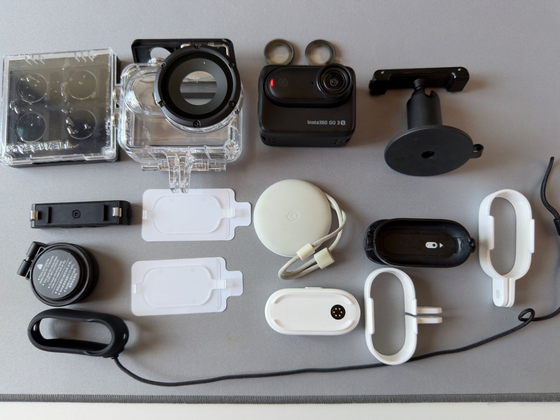 Insta360 Action Cam: Insta360 GO 3S Noire 128Go Avec multiples accessoires – Gebraucht aus Vandoeuvres von reverdinf