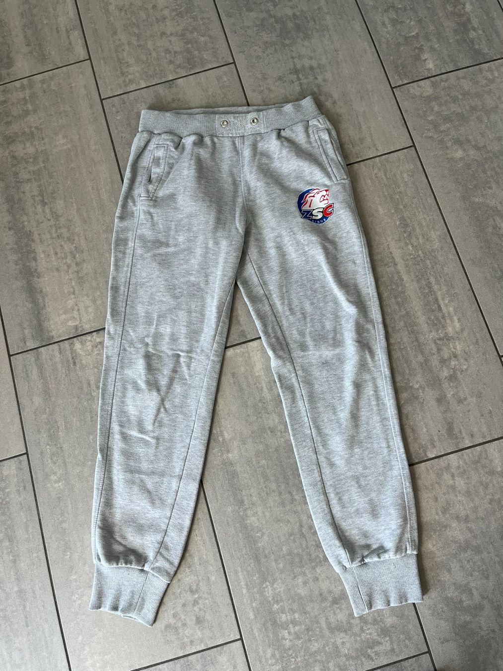 Pantaloni: ZSC Lions Trainerhose – Usato da Otelfingen venduto da Denis_ZH