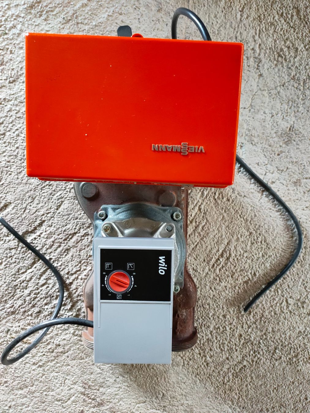 Viessmann Radiatori: Circulateur Wilo avec régulateur Viessmann – Usato da Les Moulins venduto da alicia017