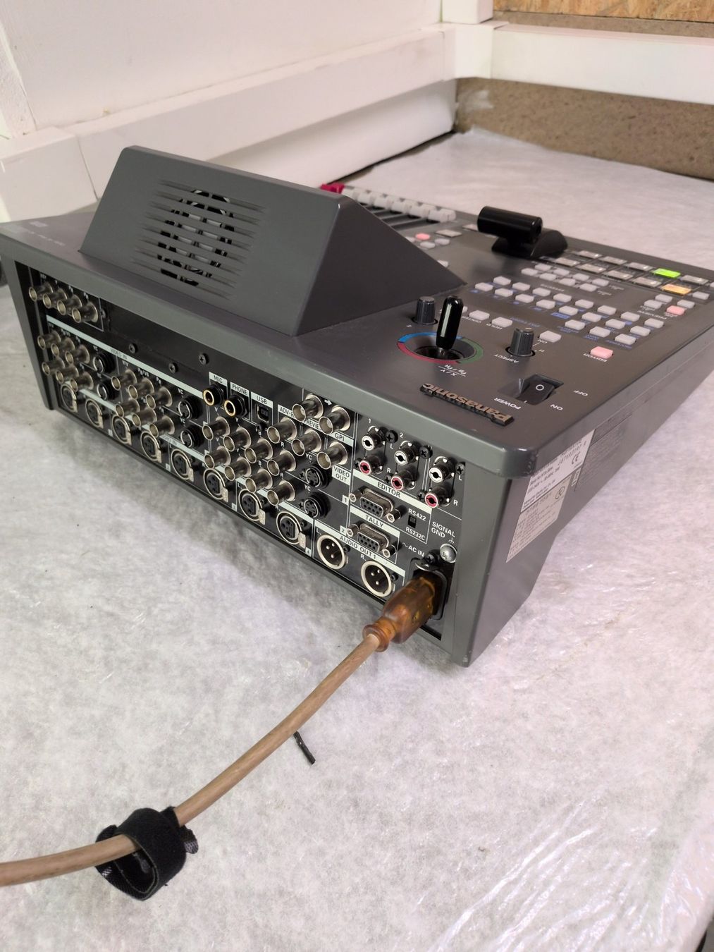 Panasonic Console di mixaggio: Panasoniv AG-MX70 Videomixer + Flightcase – Usato da Basel venduto da Fcol 5