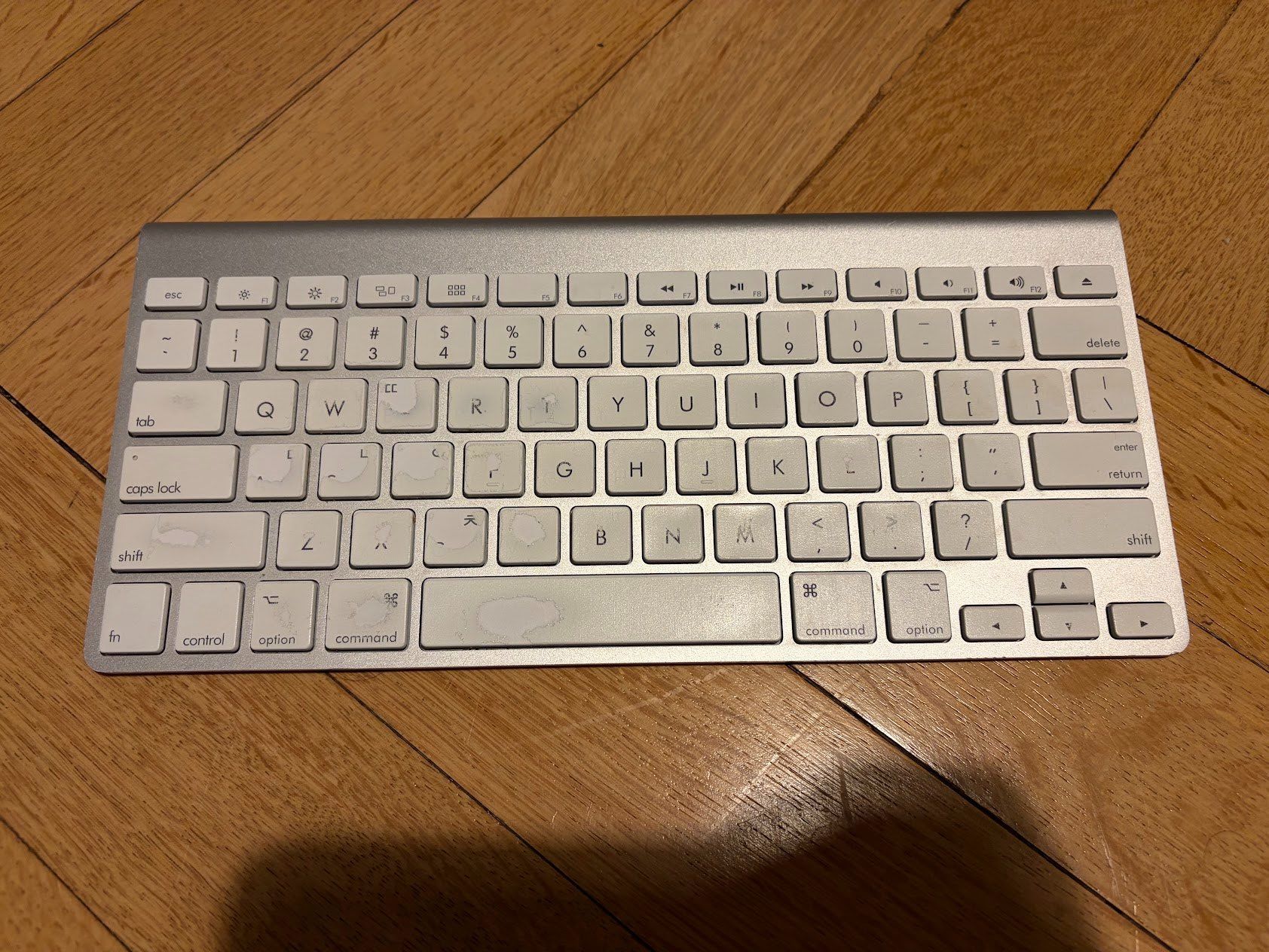Apple Tastiere: Apple Wireless Keyboard A1314 – Usato da Zürich venduto da agg_5ttv