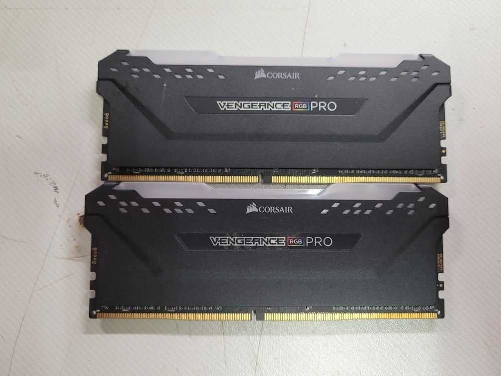 Avis - Mémoire RAM Corsair Vengeance RGB Pro DDR4 3200 PC4-25600 32 Go 2x16 Go CL16