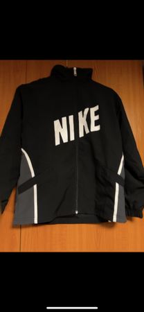Veste Nike noire et grise style sportif, légère, taille M