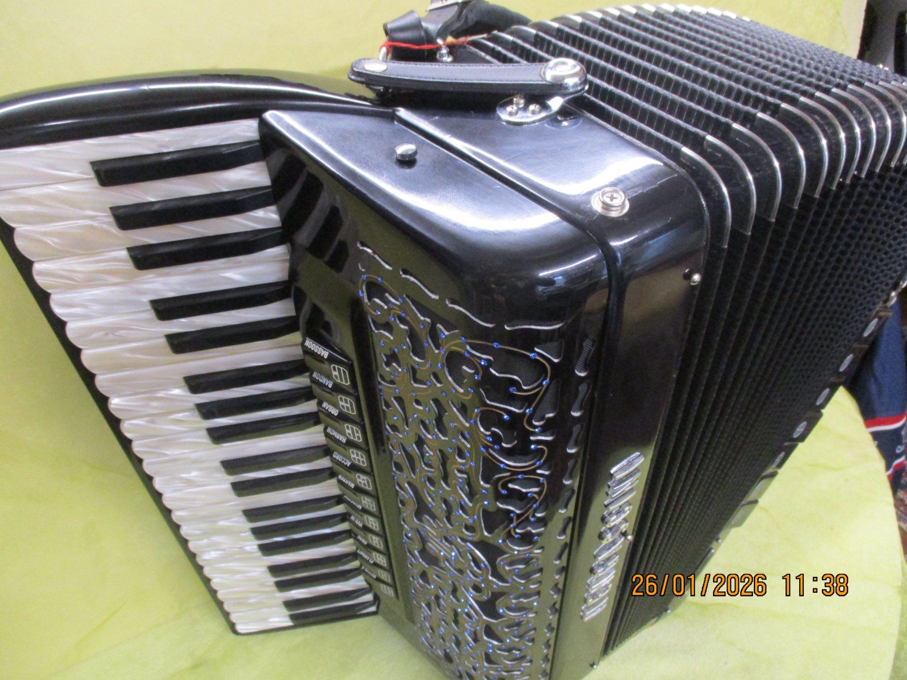 Strumenti musicali: Akkordeon Mengascini Super – Usato da Jegenstorf venduto da Oktavio 6
