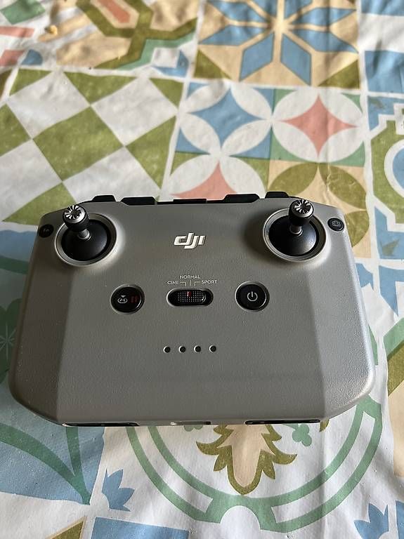 DJI Modellismo RC: DJI Mini 2 SE  Kit Fly More complet  Très peu utilisé – Usato da Montherod venduto da bou_qq6t 2