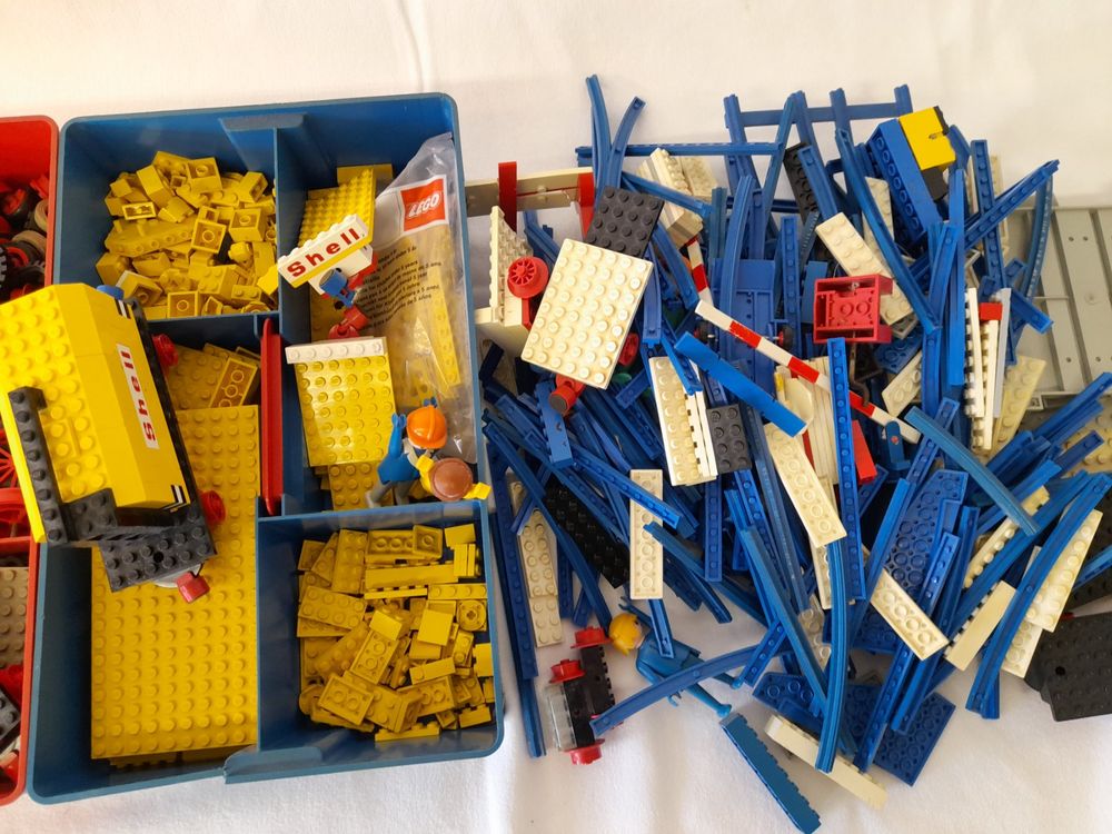 Grand lot de Legos vintage - Rails et trains (Gebraucht) in Delémont ...