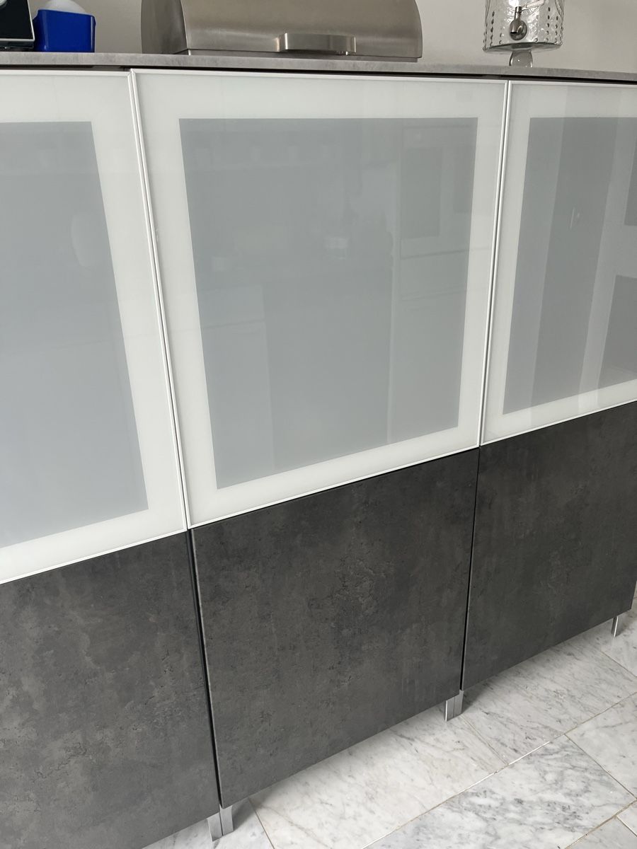 Ikea Cassettiere: IKEA-BESTA-Sideboard mit Milchglasfronten & Betonoptik – Usato da Ehrendingen venduto da Mcarmela 1