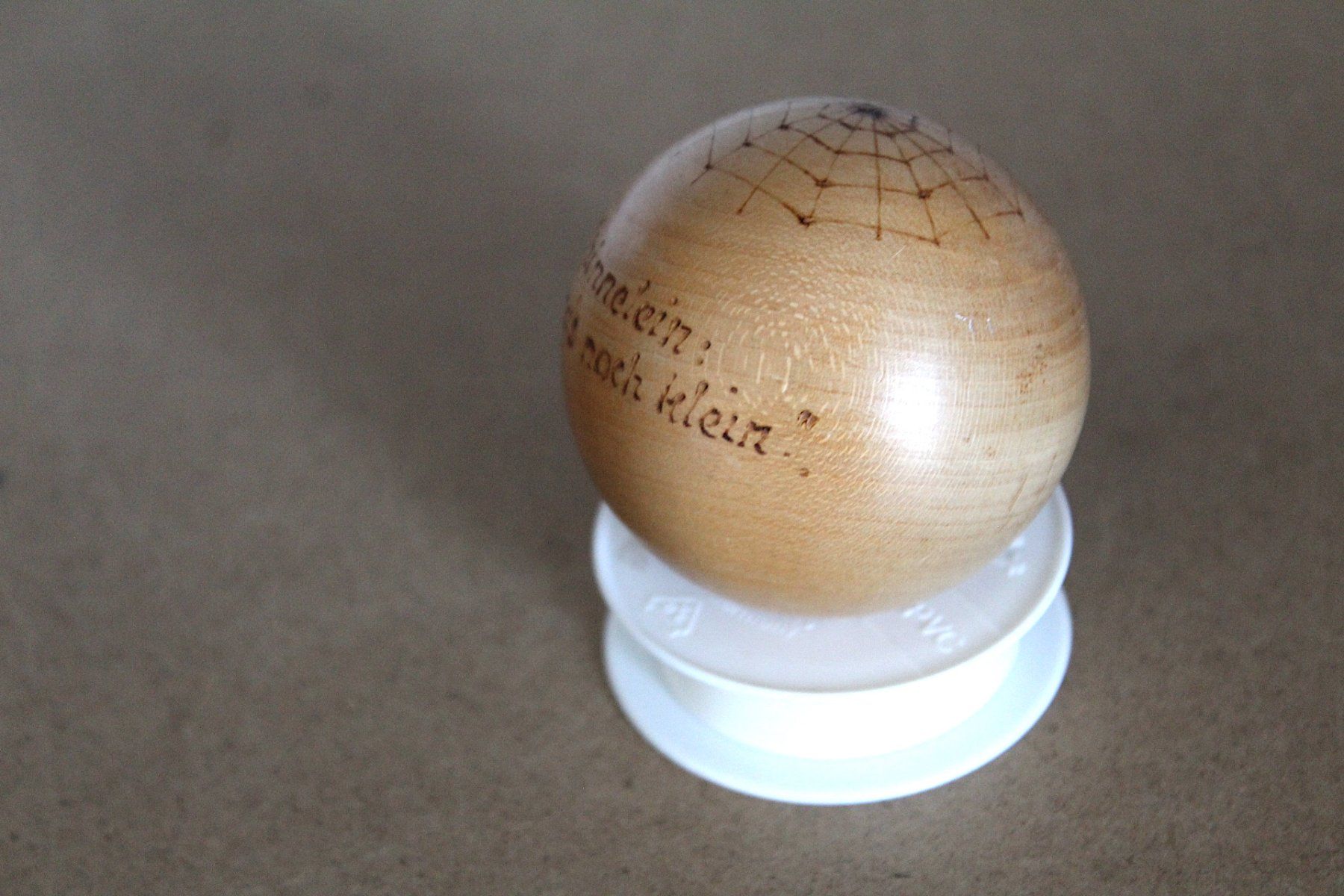 Articoli in legno: Vintage Holz Strumpfkugel mit Spruch ect. – Usato da Locarno venduto da fripui 2