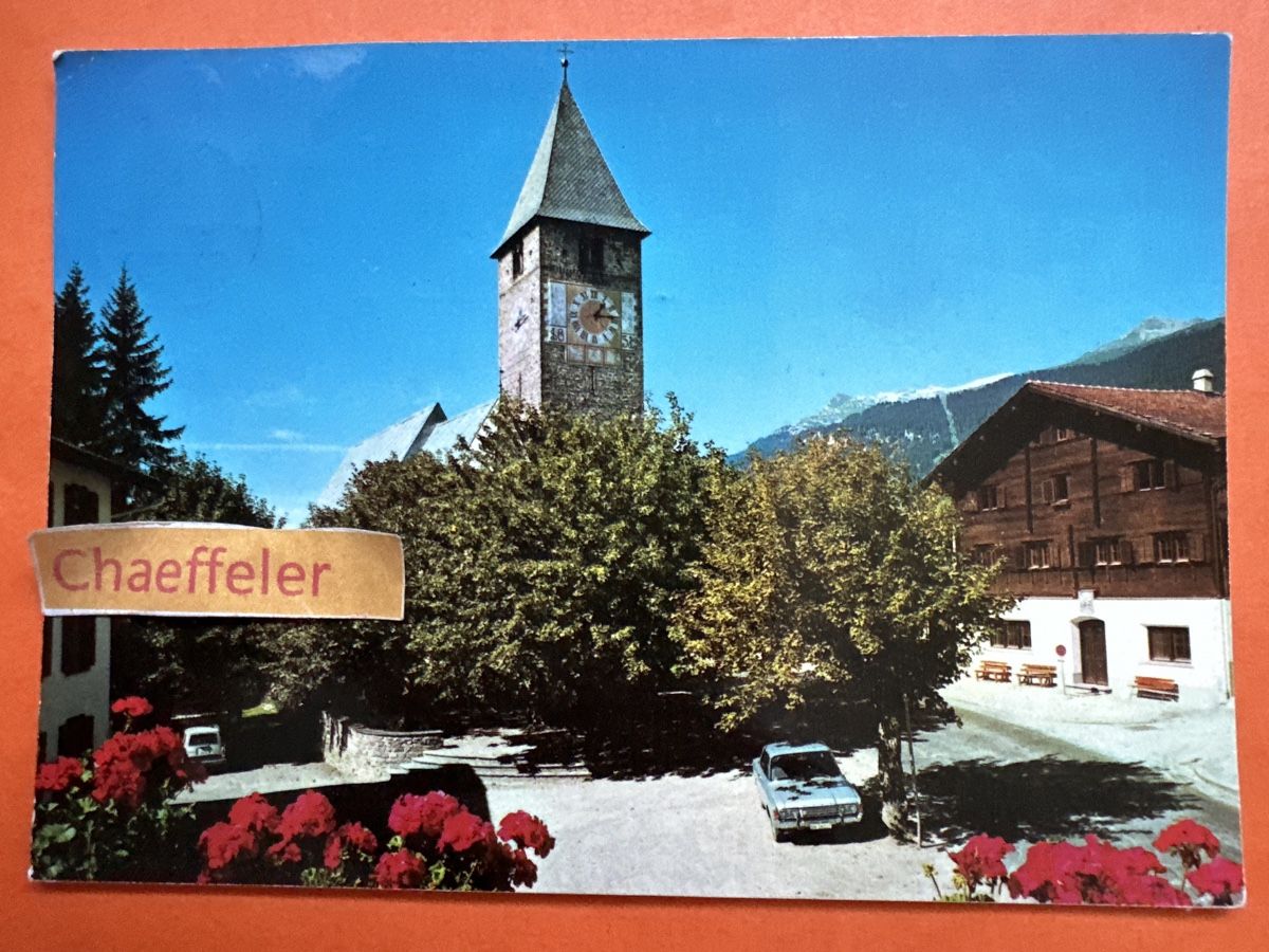 Ansichtskarten: 1979 Klosters, Dorfplatz mit ref. Kirche  – Gebraucht aus Zürich von Chaeffeler