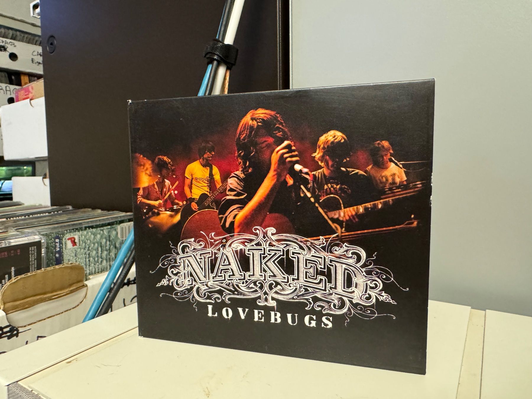 CD: Lovebugs - Naked - HA11I – Nuovo (secondo la descrizione) da Küsnacht ZH venduto da swisssales.net