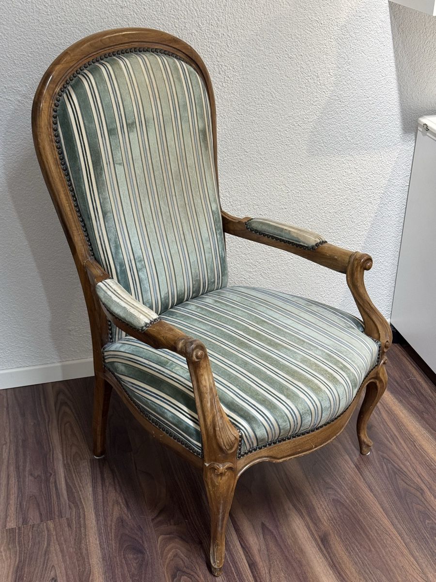 Poltrone: Voltaire-Sessel / Fauteuil im Louis-Philippe-Stil, Nussbaum – Usato da St. Erhard venduto da nano9 1