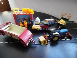 Britains Farmer Ford 6600 Traktor mit vielen Anbaugeräten