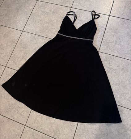 Damen Kleid schwarz mit Steinen verziert guter Zustand