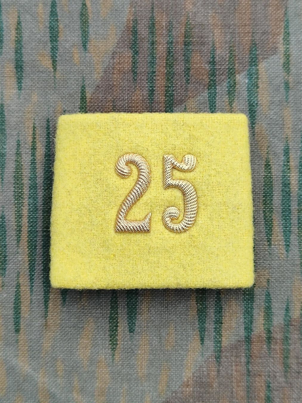 Placchette & Badge: Schulterpatte Bat 25 Ord. 1949 – Usato da Bauma venduto da SwissMilitaria