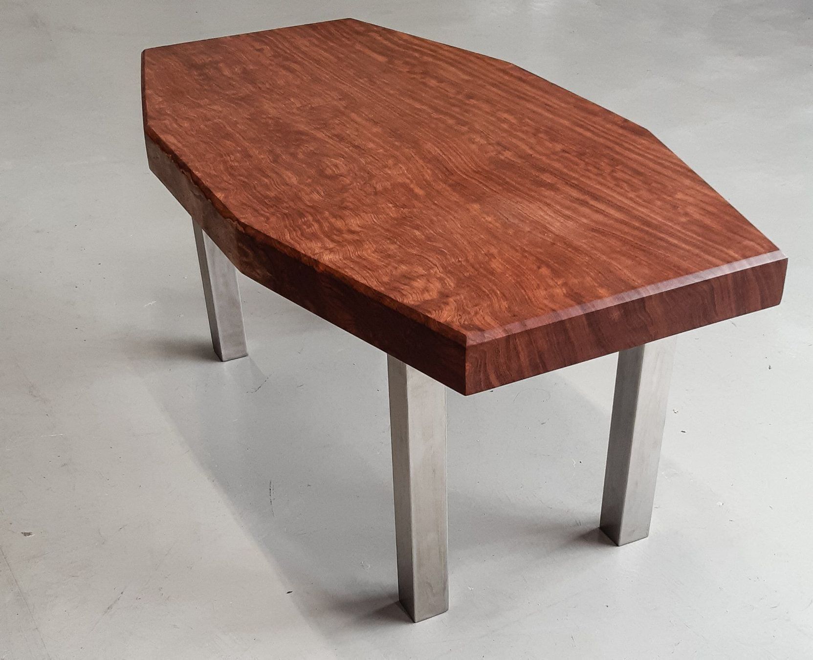 Tavoli: Couchtisch Coffetisch Bubinga 110x58x48 – Nuovo (secondo la descrizione) da Port venduto da Dvajseidve