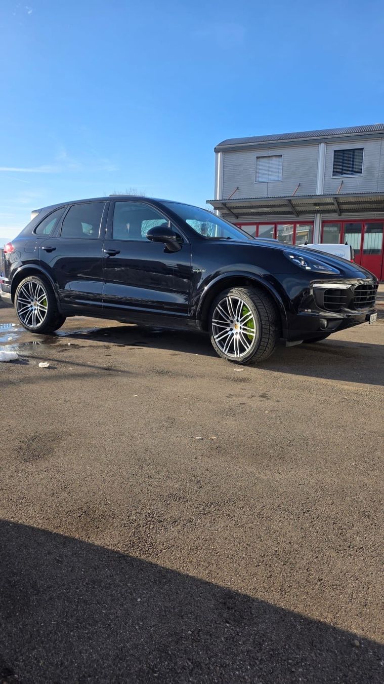 Porsche Automobili: Porsche Cayenne S E-Hybrid SUV – Usato da Frauenfeld venduto da iva_cy8y 6