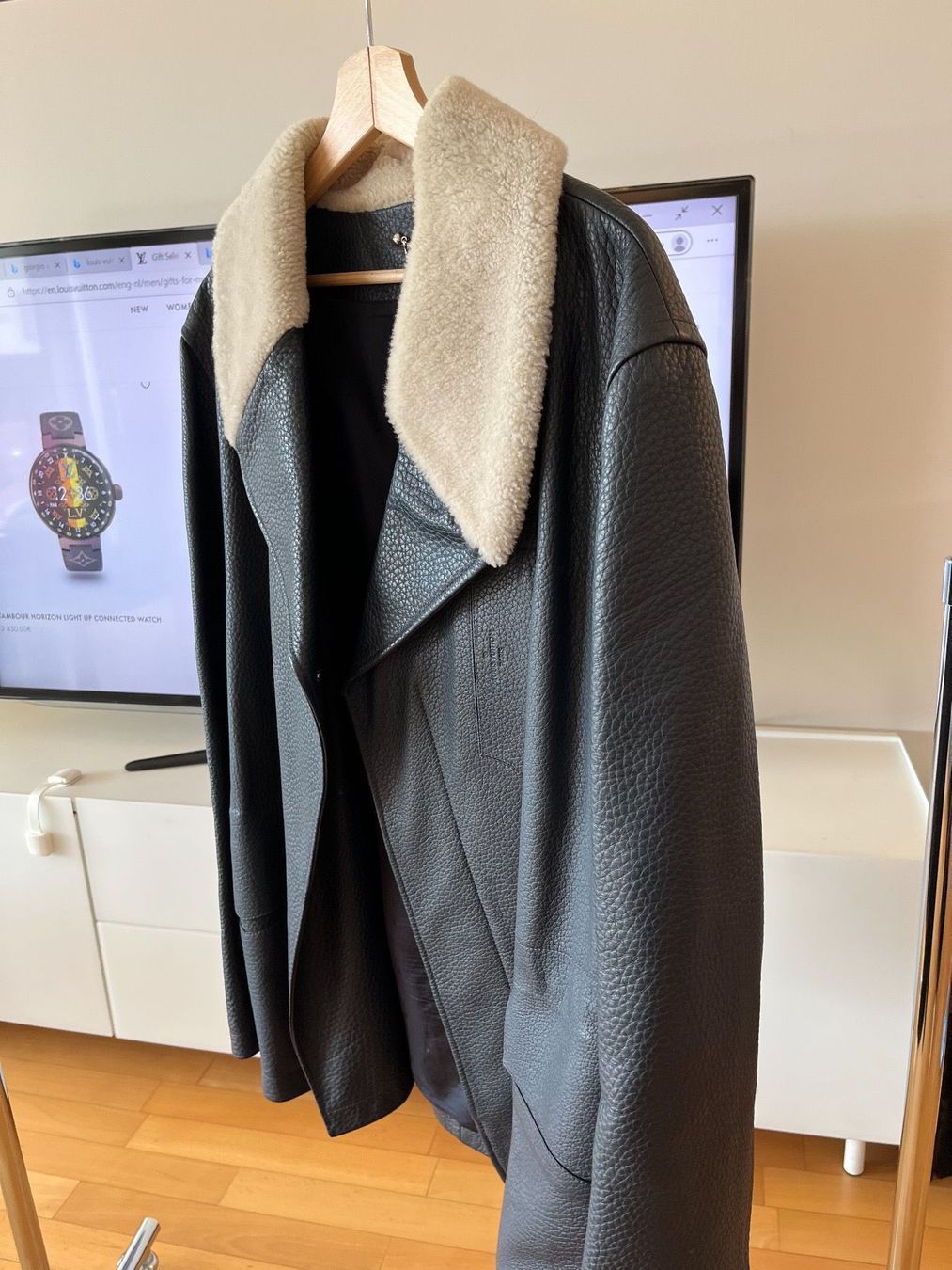 Louis Vuitton Cappotti: Louis Vuitton Leather Jacket – Usato da Montreux venduto da SwissLux