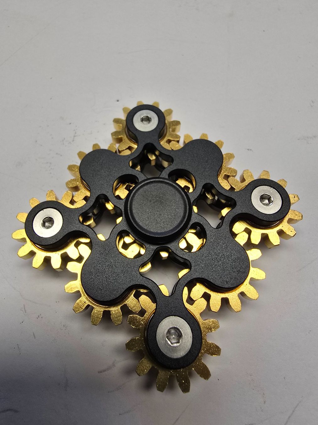 Jouets: Fidget-Spinner mit Messingzahnrädern – Neuf avec emballage d'origine à Balgach par Zwickau01 8