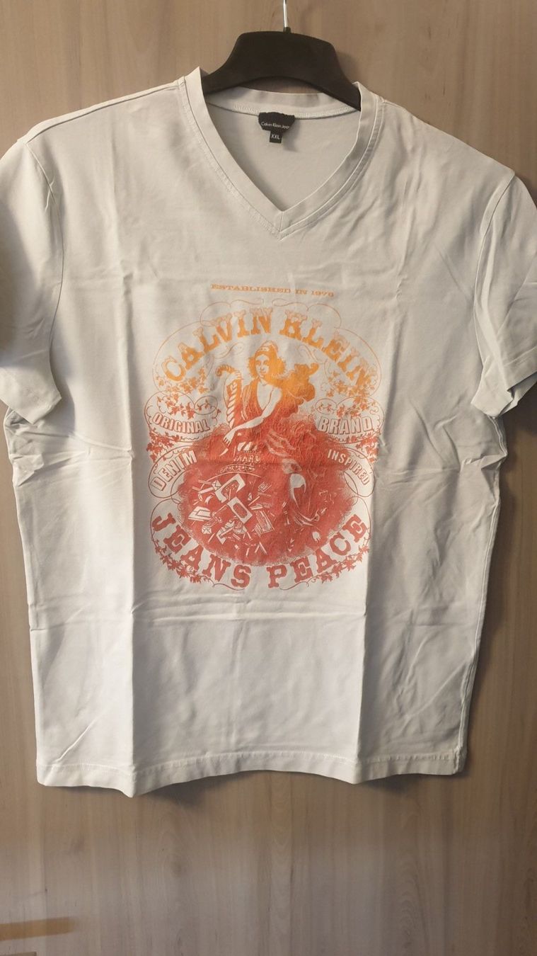 Calvin Klein T-Shirts: Calvin Klein T Shirt – Gebraucht aus Clarens von fur_bxq2