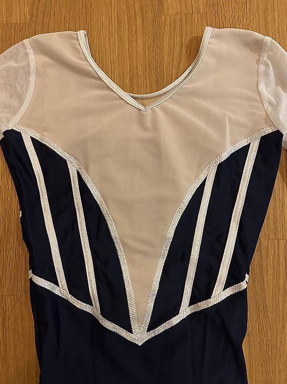 Trainer, Turnhosen & -trikots: Turndress – Gebraucht aus Schüpfheim von car_7slp 3
