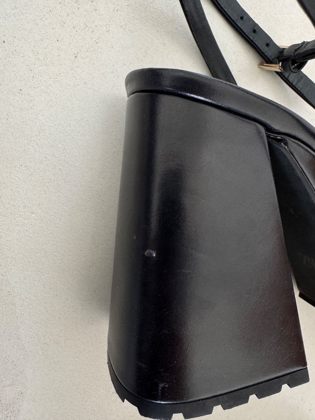 Zara Damenschuhe: Mules 70s à talons compensés noires – Gebraucht aus giffers von sev_c9x9 4