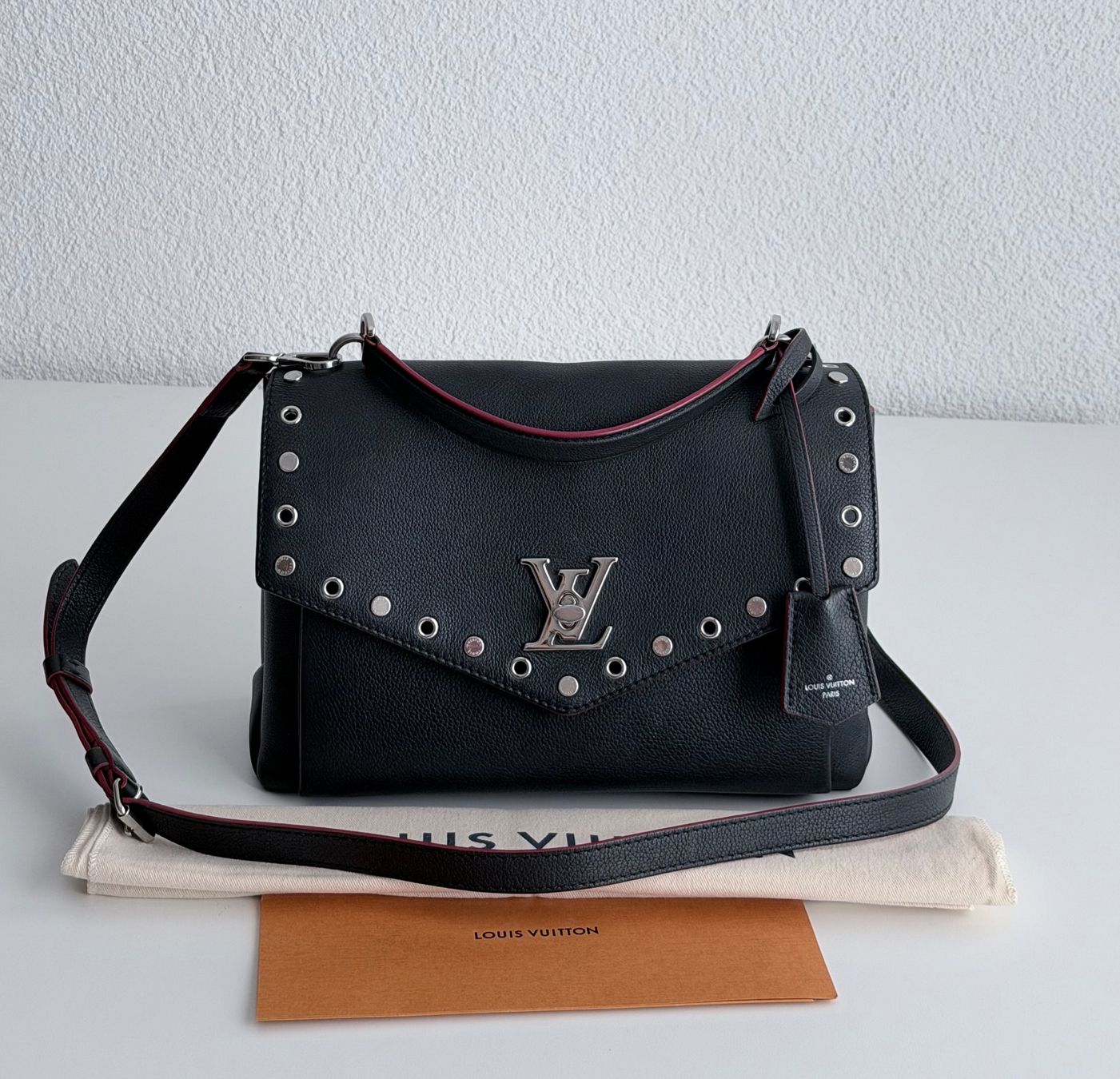Louis Vuitton Borse da donna: Louis Vuitton MyLockMe Rivets Noir – Usato da Reinach AG venduto da RobbisB 3