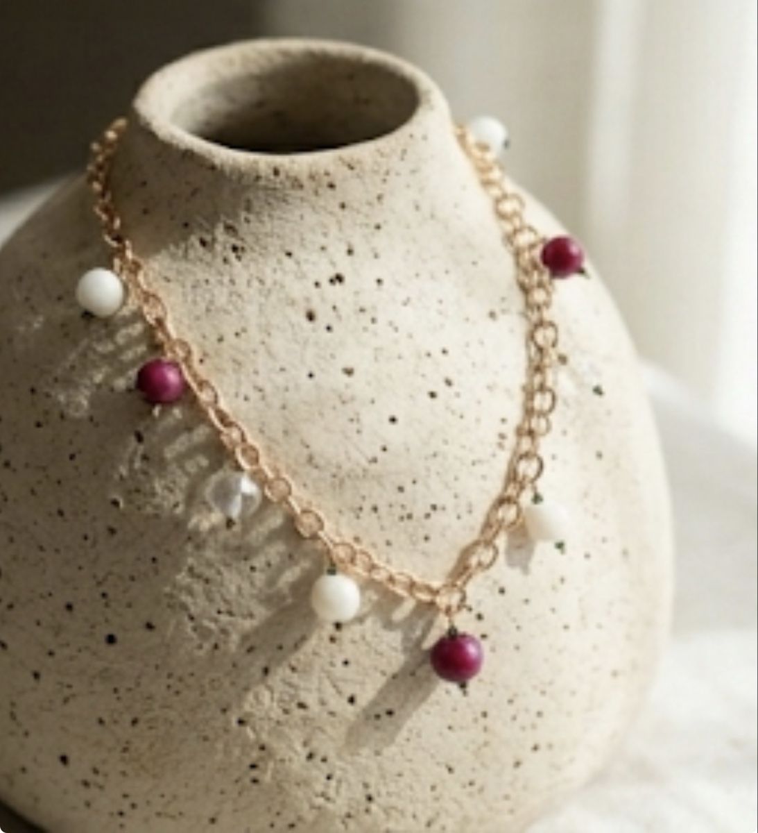 Catenine: Delicate Gold Chain Necklace with Gemstone Accents – Nuovo e nell'imballaggio originale da Bouveret venduto da dou_g8q7 2