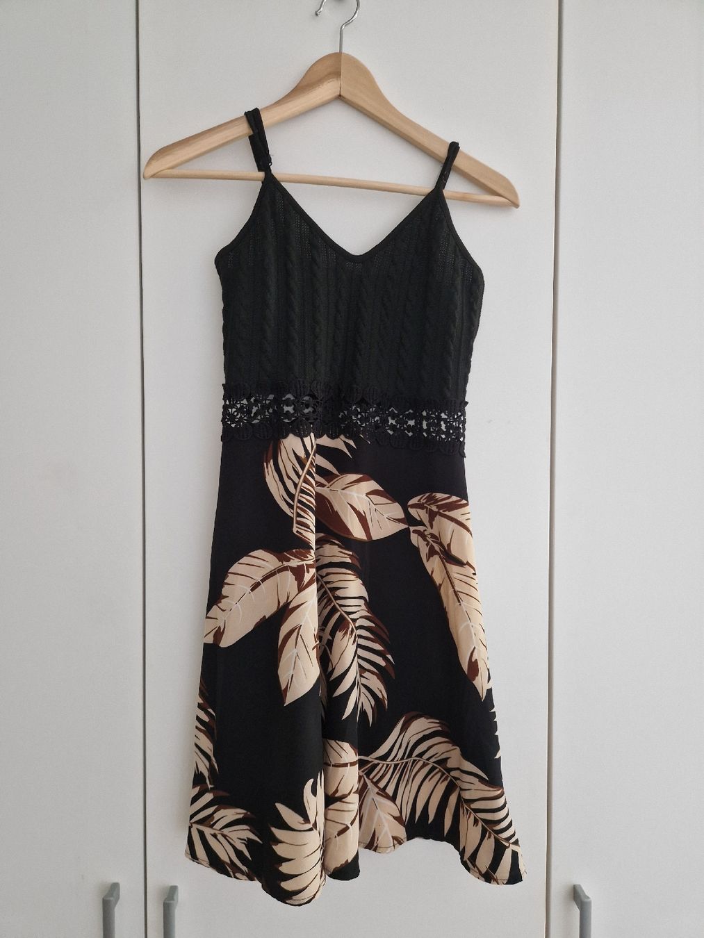 Robes: Kleid schwarz beige geblümt Grösse S – D'occasion à Rain par -LUMA-