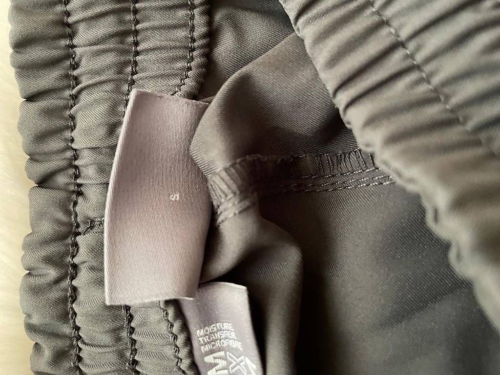 Pantaloni: Head Tennishose lang Damen Grösse S Farbe Anthrazit – Usato da Lenzerheide/Lai venduto da didi_84 2
