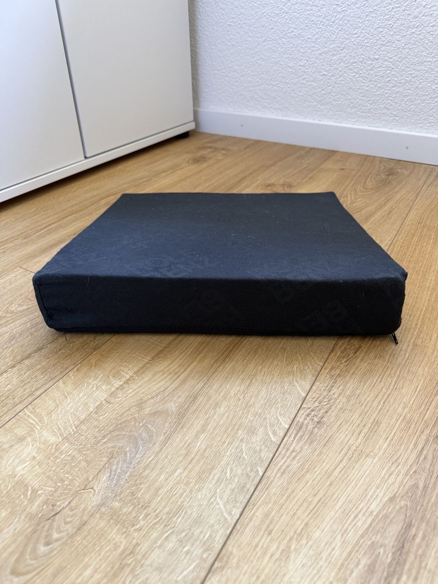 Kissen: Sitzkissen Keil – Neu (gemäss Beschreibung) aus Schübelbach von Sambodscha 1