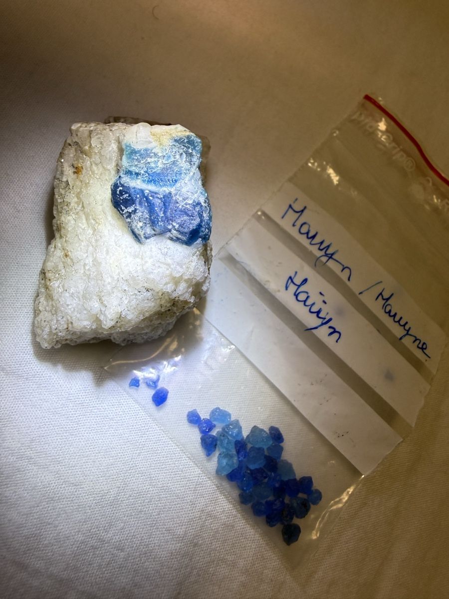 Mineralien & Heilsteine: Hauyn Haüyn – Gebraucht aus Oberhof von RealStone 1